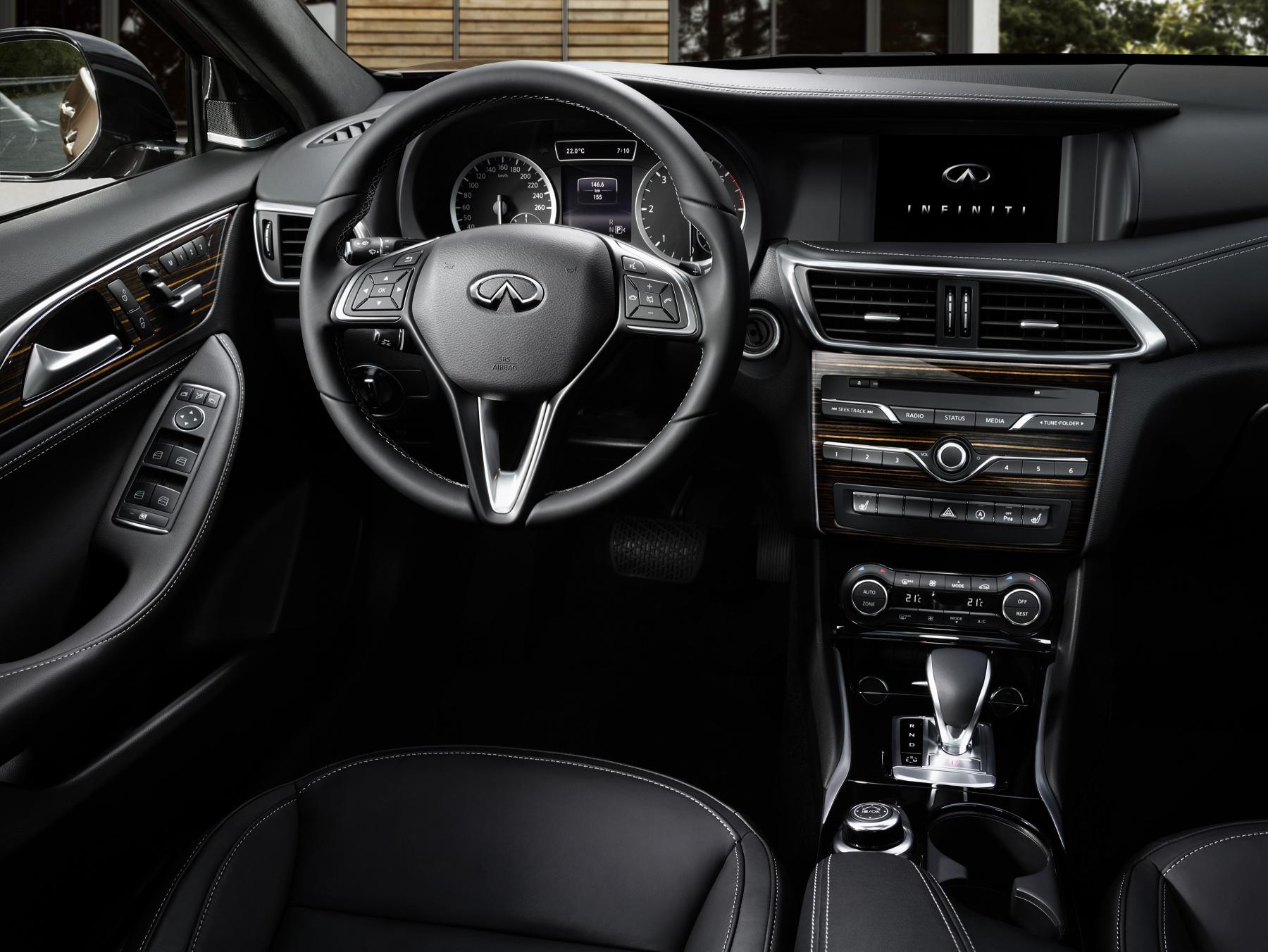 Infiniti Q30_interior