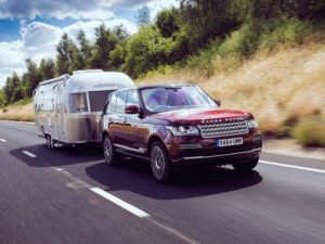 Land Rover hace transparente tu remolque: Más facilidades para llevar uno