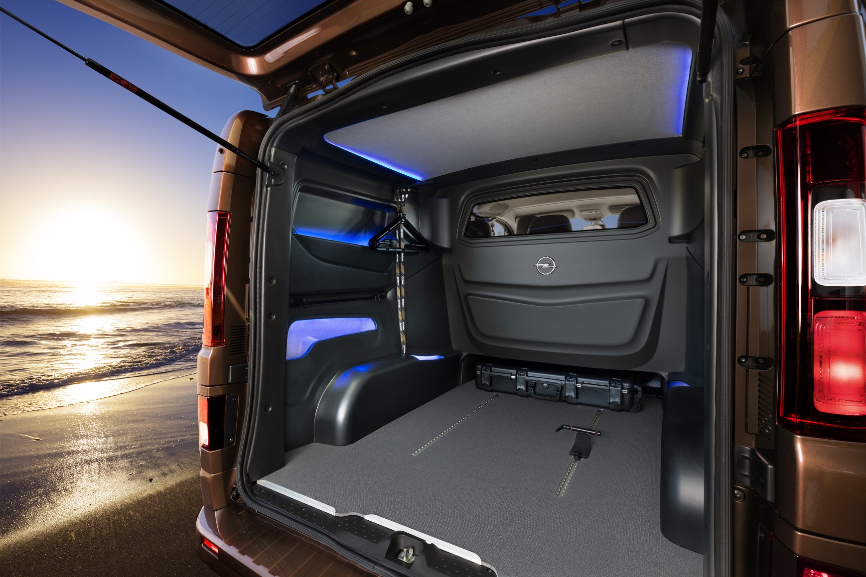 Opel-Vivaro-Surf-Concept-296872