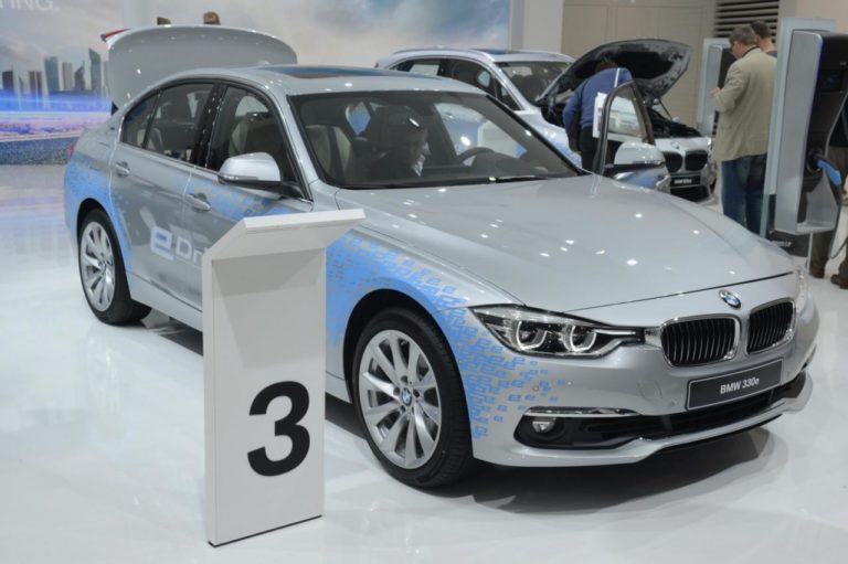 Fráncfort 2015: BMW 330e, el híbrido enchufable del Serie 3