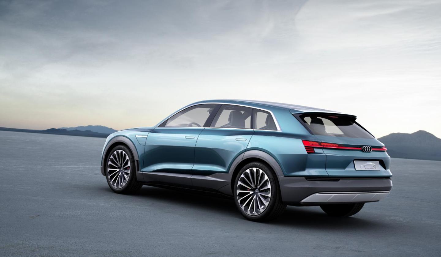 Audi_e-tron_quattro_concept_2015_DM_13