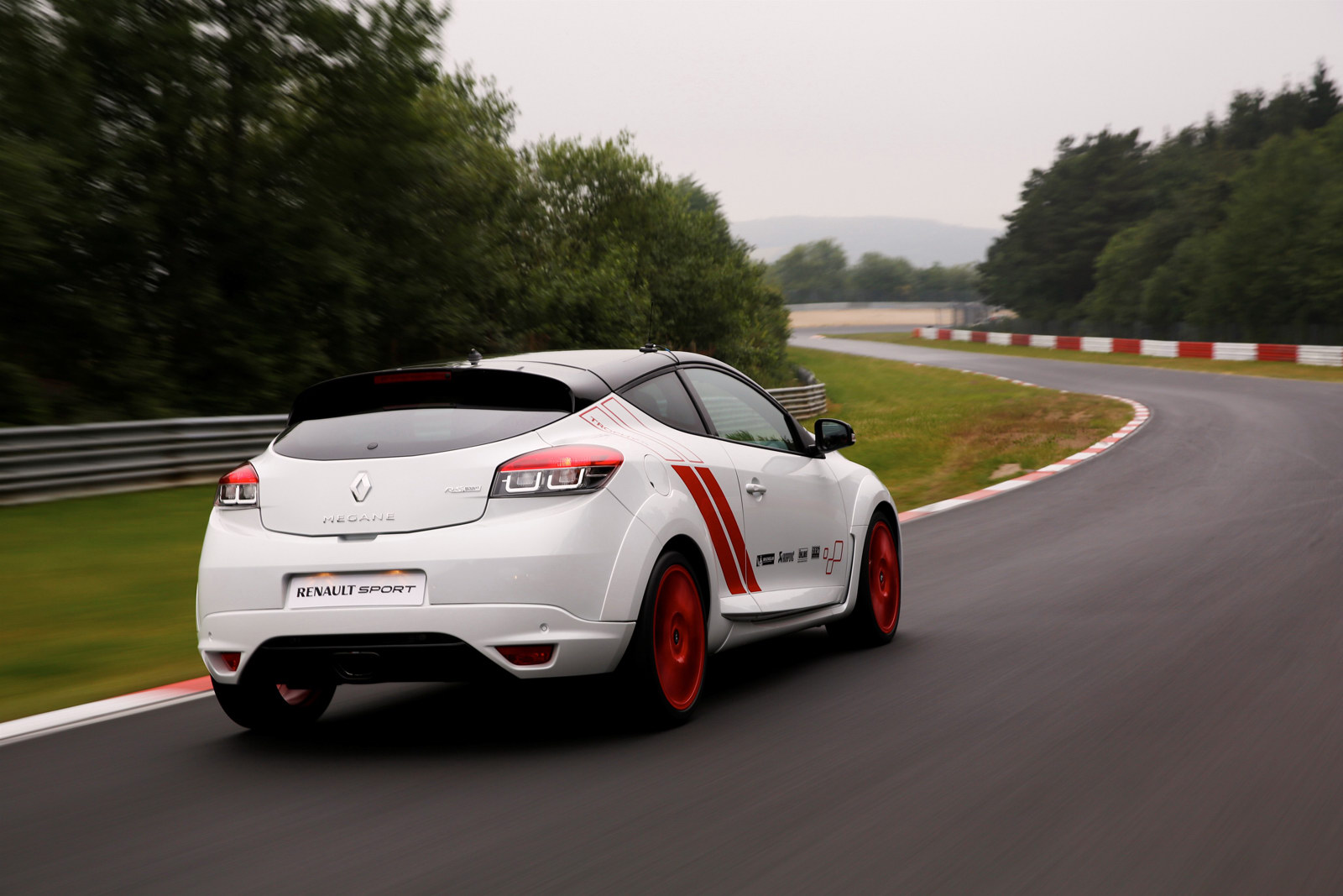 Renault-Megane-RS-275-Trophy-R-25