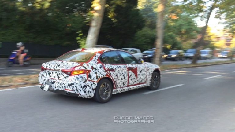 El Alfa Romeo Giulia se deja ver en vídeo, sin guisa Quadrifoglio