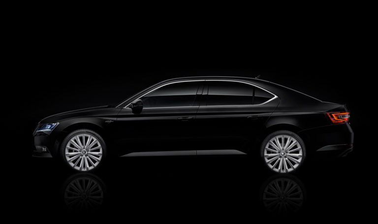 Skoda Superb Black Crystal: La berlina checa gana en refinamiento gracias a los nuevos detalles en cristal