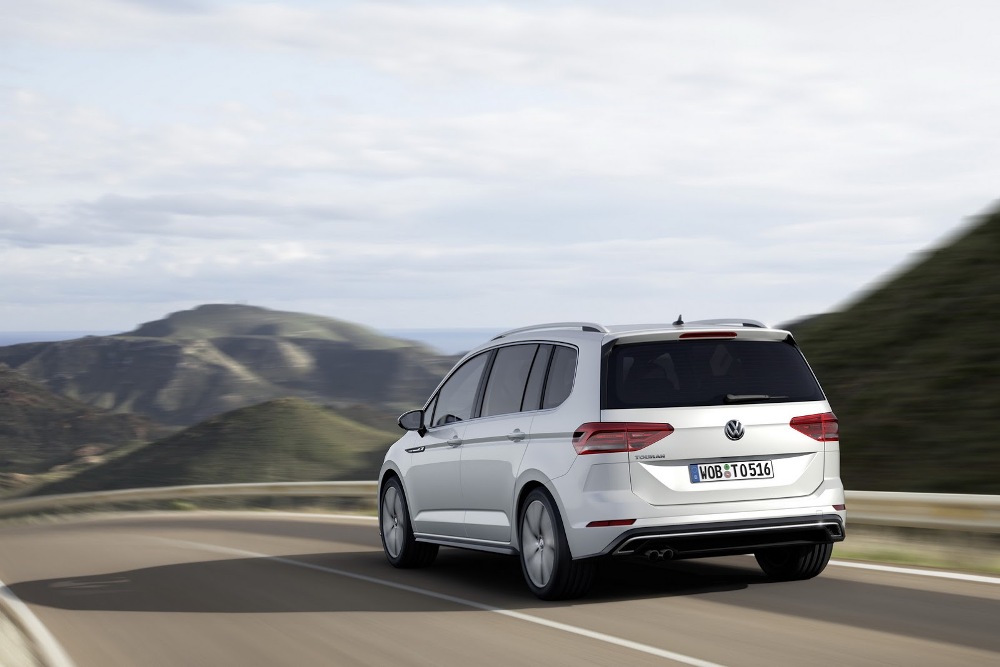 volkswagen-touran-r-line-2015-2