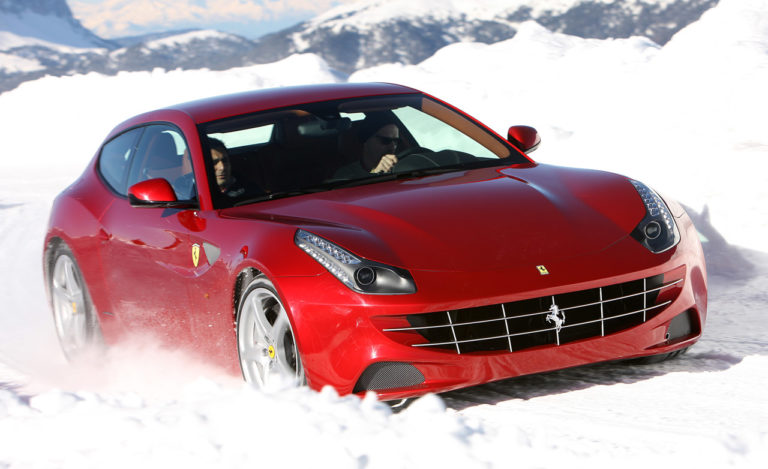 El Ferrari FF contará con un motor eléctrico y será híbrido, volará hasta los 720 caballos