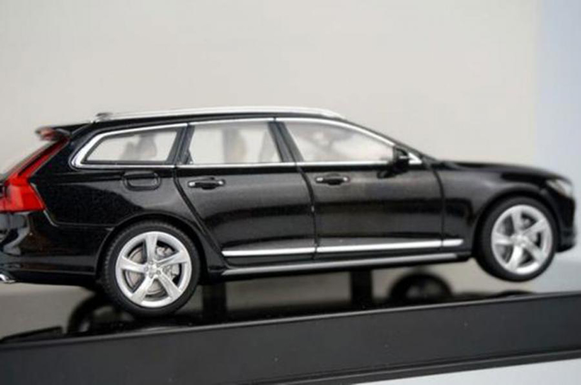 Volvo-V90-03