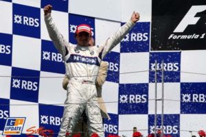 Kubica deja atrás los malos recuerdos haciendo historia