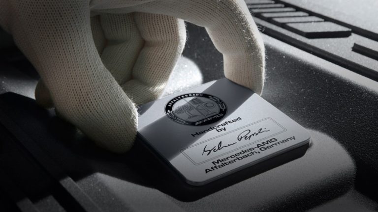 ¿Downsizing? Mercedes aumenta la producción de sus motores V12