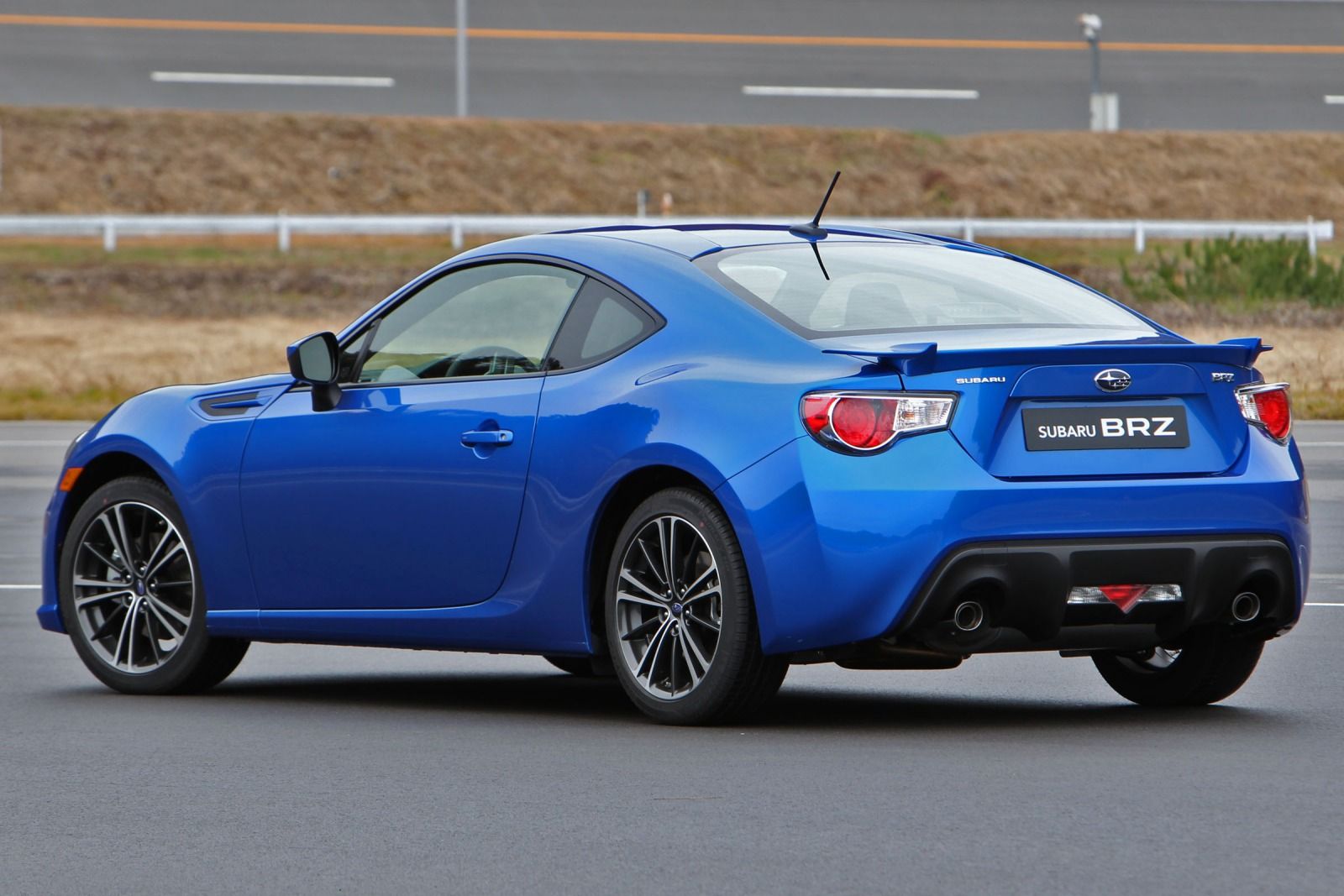 2015-subaru-brz-2