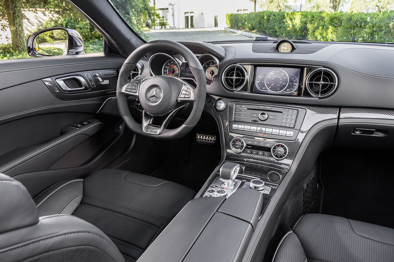 Mercedes-AMG SL 63, Polsterung: Leder schwarz, Zierteile: AMG Carbon