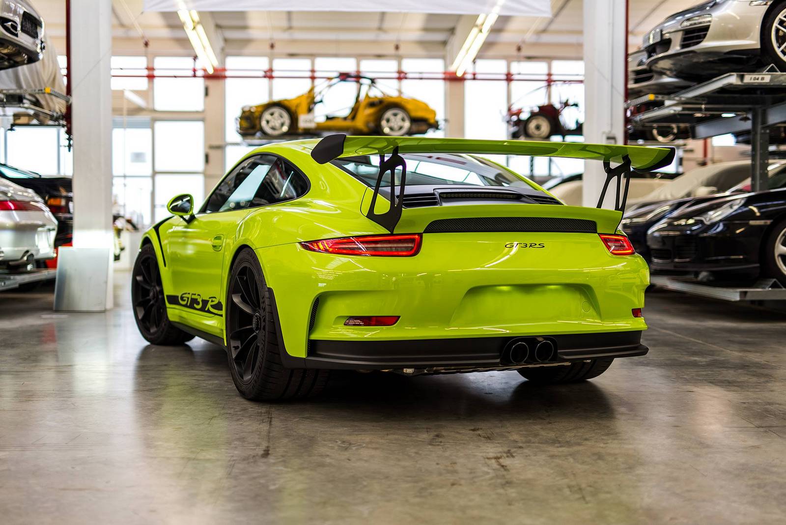 Este 911 GT3 RS ha sido retocado por Porsche Exclusive y luce así de bien 1