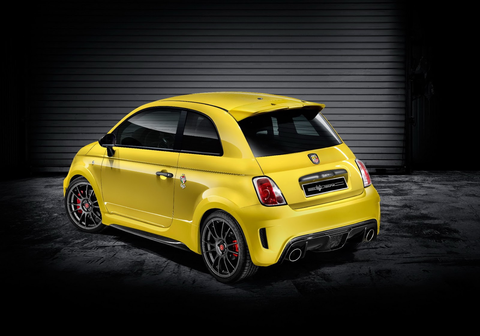 Abarth 695 Biposto Record: La exclusividad tiene un precio 1