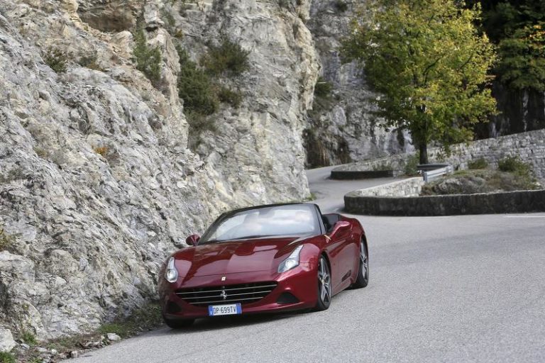 Ferrari llama a 185 unidades del California T a revisión