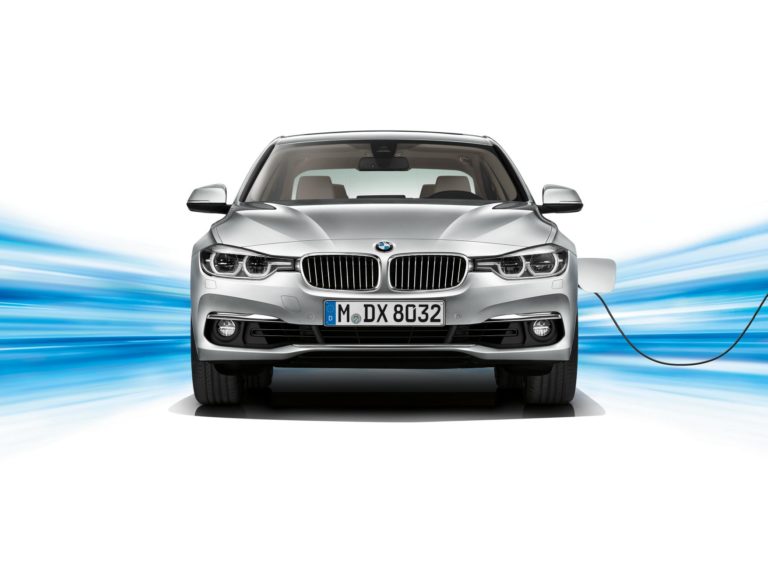 El BMW Serie 3 híbrido y enchufable ya tiene precio: 45.300 euros
