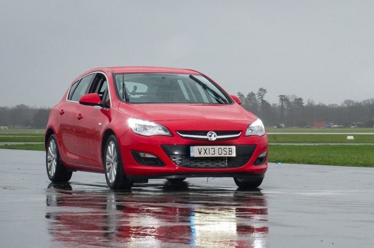 El coche de precio razonable (Vauxhall Astra) de Top Gear: A subasta