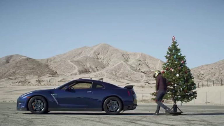 Vídeo: Nissan nos desea un feliz fin de fiesta con el GT-R y el árbol de navidad