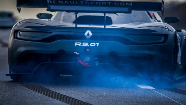 Renault R.S. 01 Interceptor: Jean Ragnotti se disfraza de policía a bordo de este prototipo con motor de Nissan GT-R