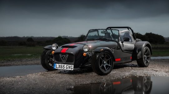 Caterham Seven 620S: 314 CV para 610 kg, tu cuello no estará preparado 1