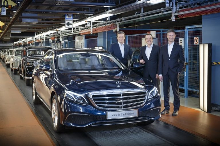 El primer Mercedes Clase E sale de fábrica
