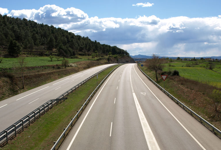La DGT pone en marcha su gran hermano particular: las multas oscilarán entre los 600 y 3.000 euros