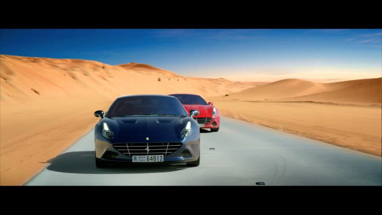 Vídeo: Ferrari nos deleita con el California T en el desierto árabe