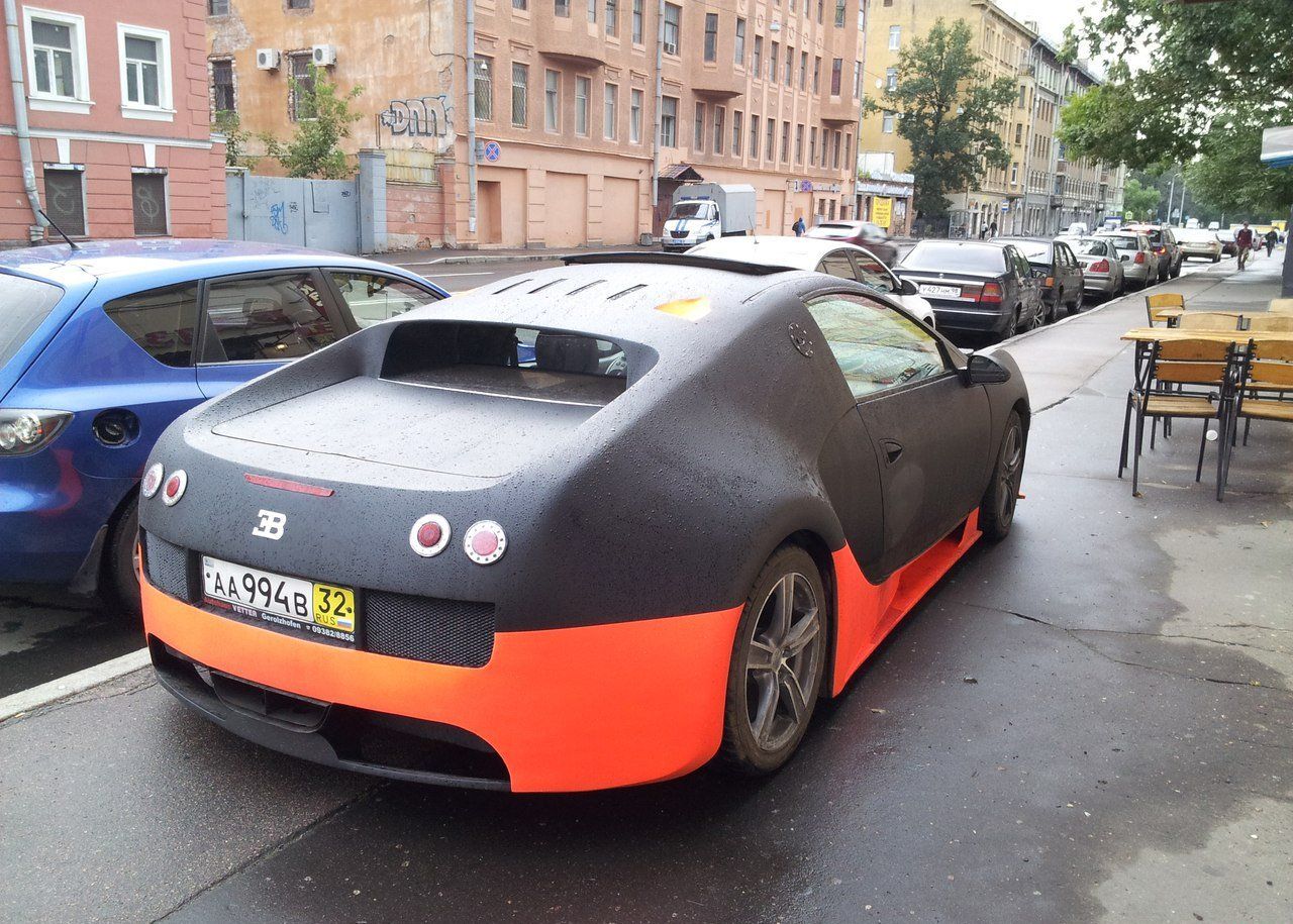 ¿Qué es esto? Una réplica de muy mala calidad de un Bugatti Veyron 2