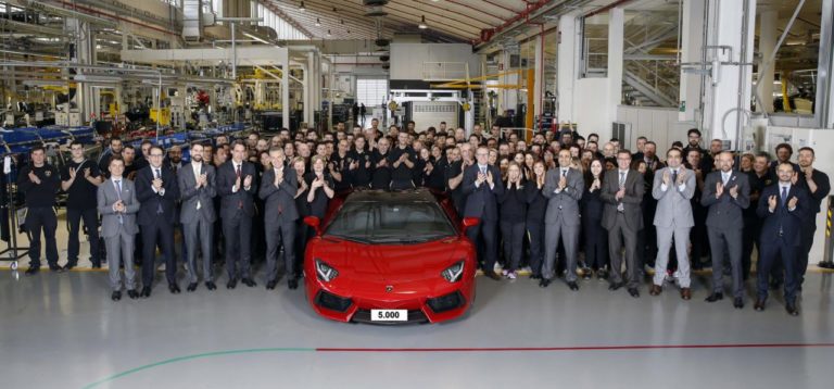 El Lamborghini Aventador número 5.000 sale de fábrica