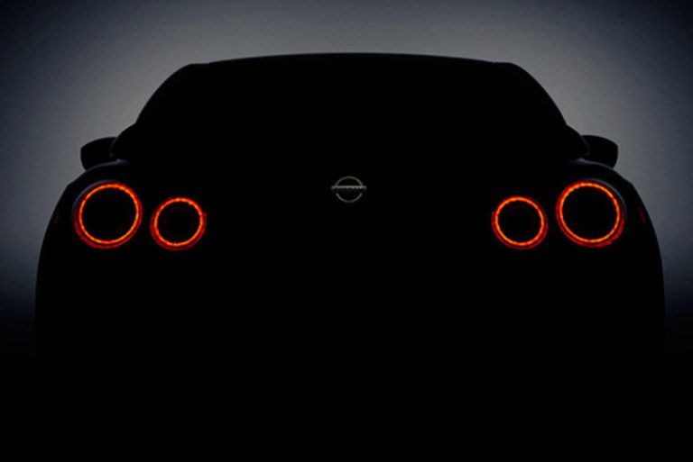 El Nissan GT-R 2017 nos muestra su silueta: Lo veremos en el Salón de Nueva York