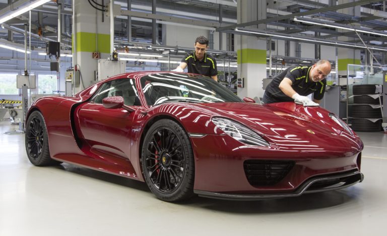 ¿Cuánto cuesta el V8 de 4.6 litros del Porsche 918 Spyder? ¿y un asiento? ¿y la caja de cambios?