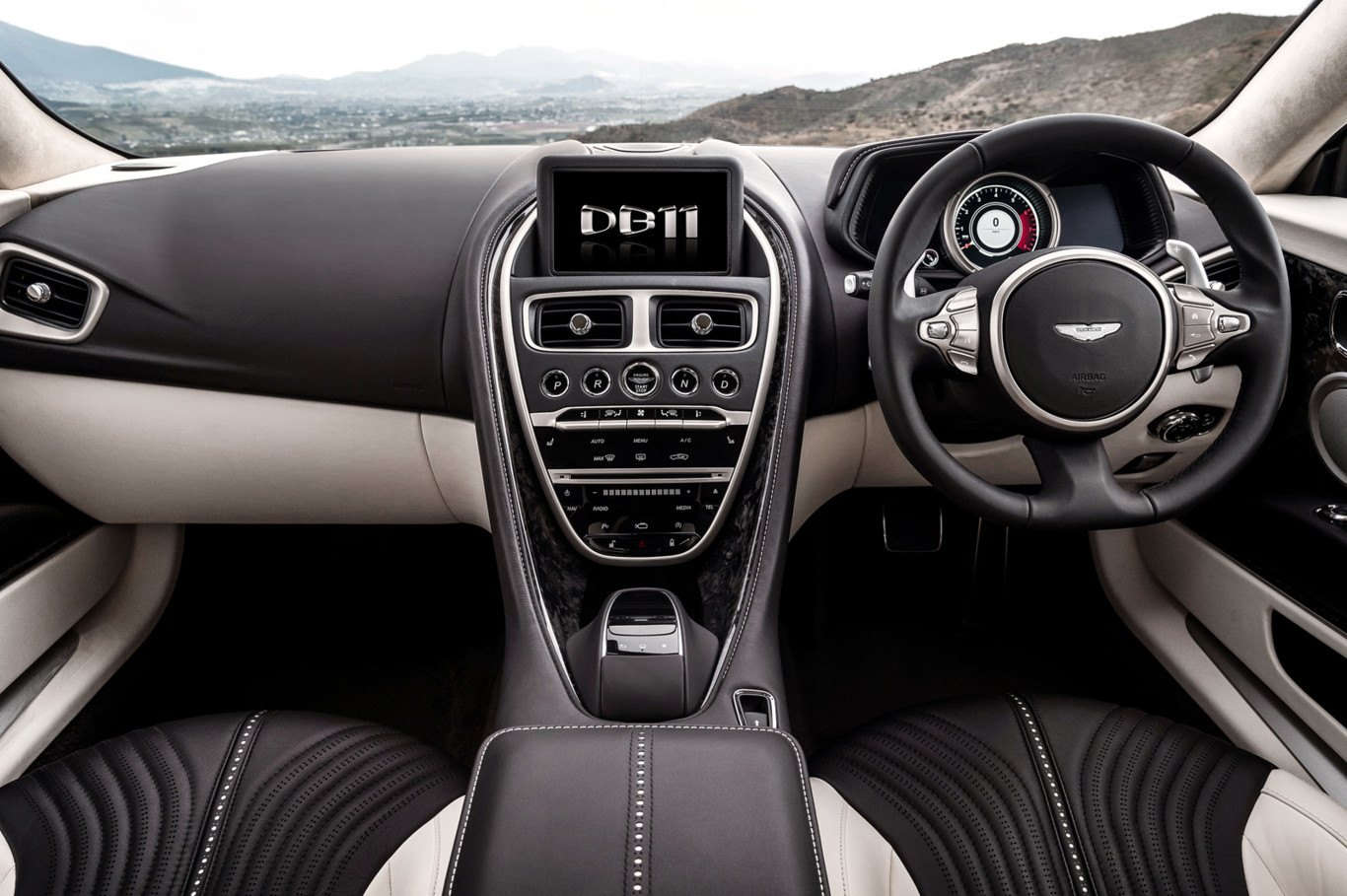 Aunque no tengas dinero para comprarlo: Mantén tu mente ocupada configurando un Aston Martin DB11 1