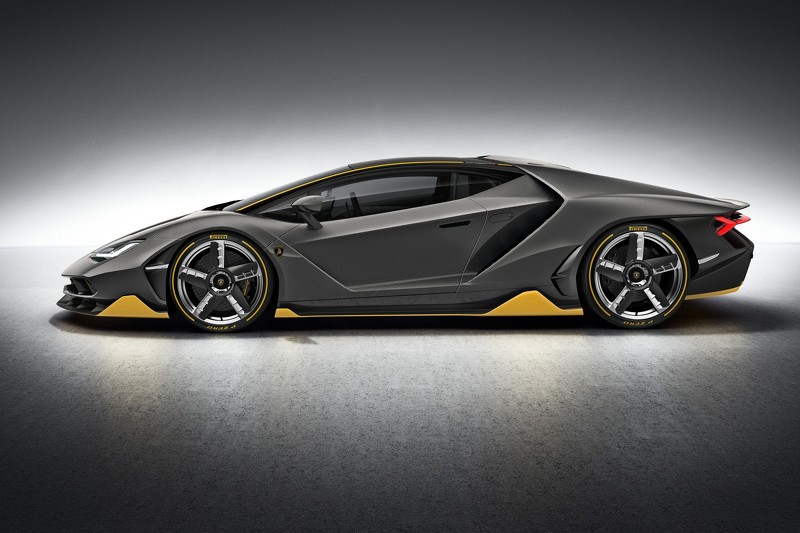 Lamborghini Centenario, fibra de carbono y 770 caballos para celebrar la historia del toro italiano 3