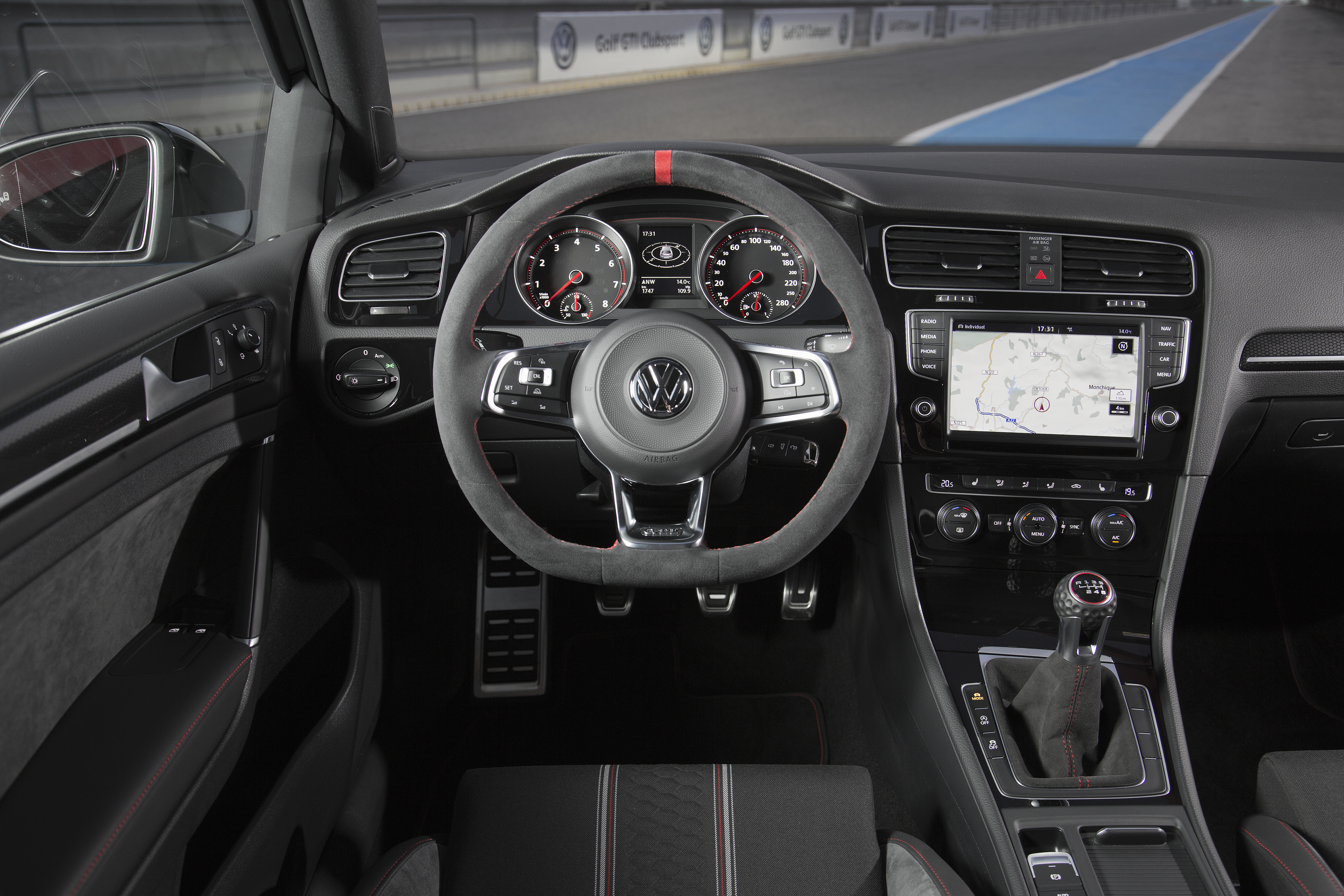40 años... y para celebrarlo, el Volkswagen Golf GTI Clubsport desde 38.050 euros 2