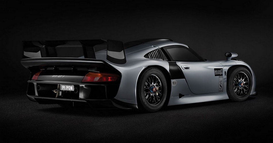 ¿Estarías dispuesto a pagar 3 millones de euros por un Porsche 911 GT1 homologado para calle? 1
