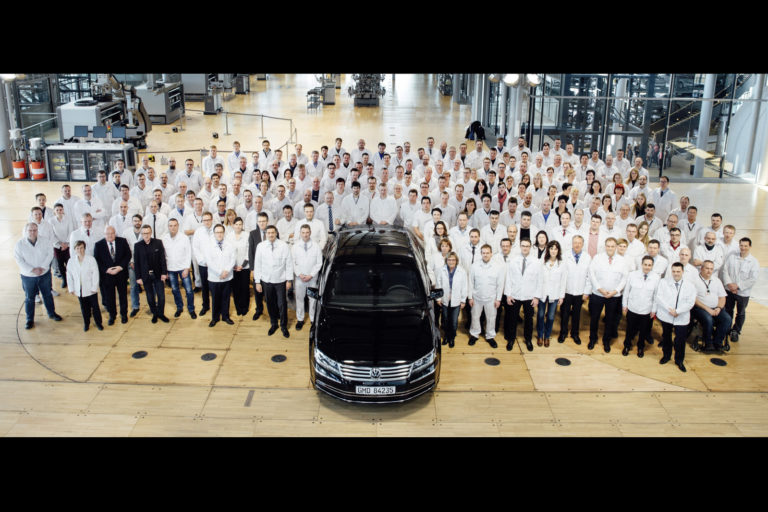 El Volkswagen Phaeton deja de producirse: Su fábrica será una galería del futuro de la marca