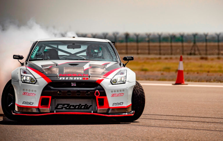 Vídeo: Este Nissan GT-R rompe el récord guiness de drift: Derrapa a más de 300 km/h