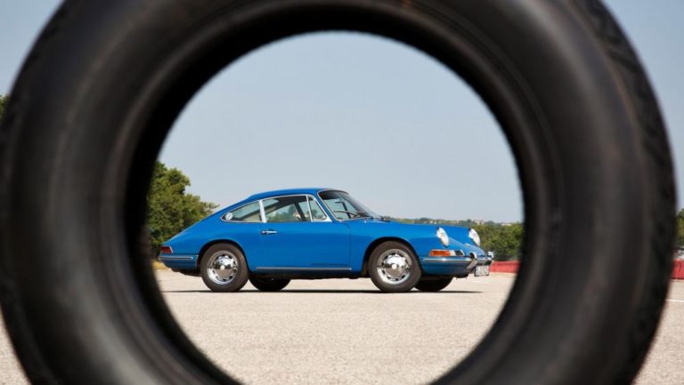 Porsche se alía con Pirelli para lanzar neumáticos para sus modelos clásicos