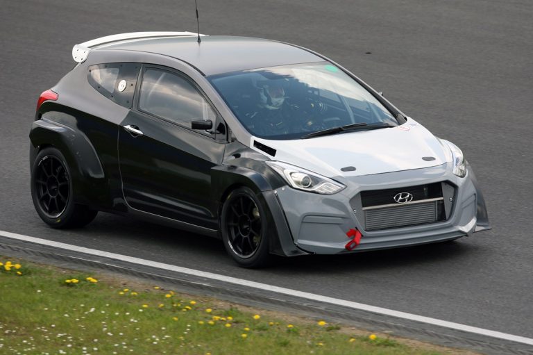 Hyundai no se pone límites: Habrá un i30 2.0 Turbo con casi 300 CV. ¡Esto está que arde!