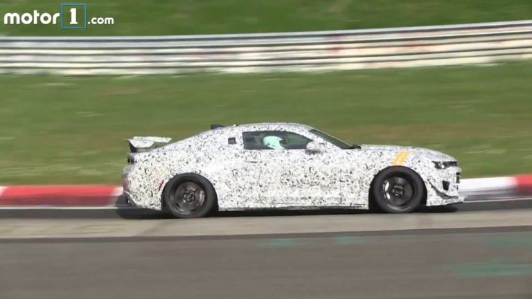 Vídeo: prueba del Chevrolet Camaro Z/28 en el ‘Ring, con accidente incluido