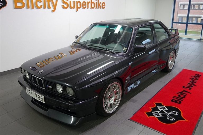 Este BMW M3 E30 con el V10 S85 del M5 puede ser tuyo… por 46.500 euros