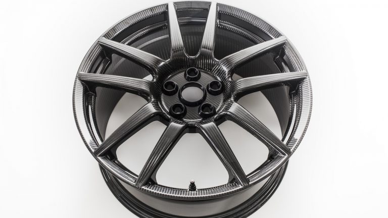 El Ford GT podrá contar con llantas de fibra de carbono en opción: 907 gramos más ligeras que las llantas de aluminio