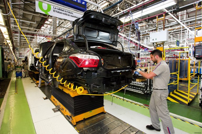 PSA fabricará un nuevo modelo en Vigo e invertirá 700 millones de euros en España