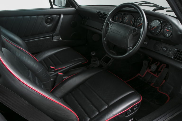 ¿Quieres hacerte con uno de los 76 Porsche 911 (964) Flachbau? Saca la billetera…