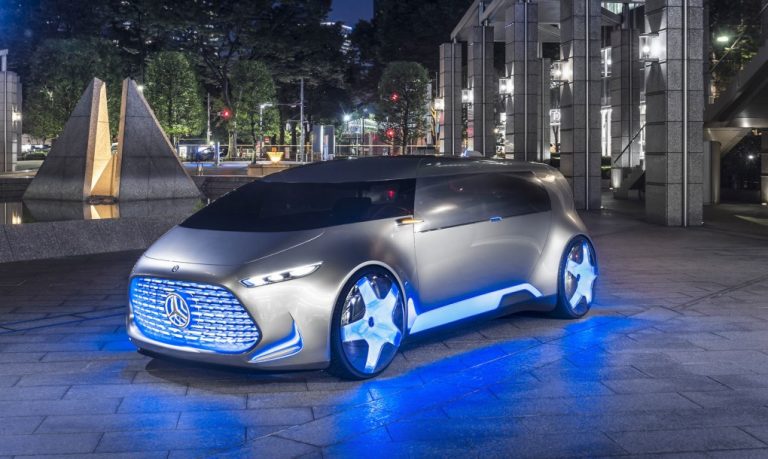 Mercedes está estudiando lanzar una submarca para rivalizar con BMW i
