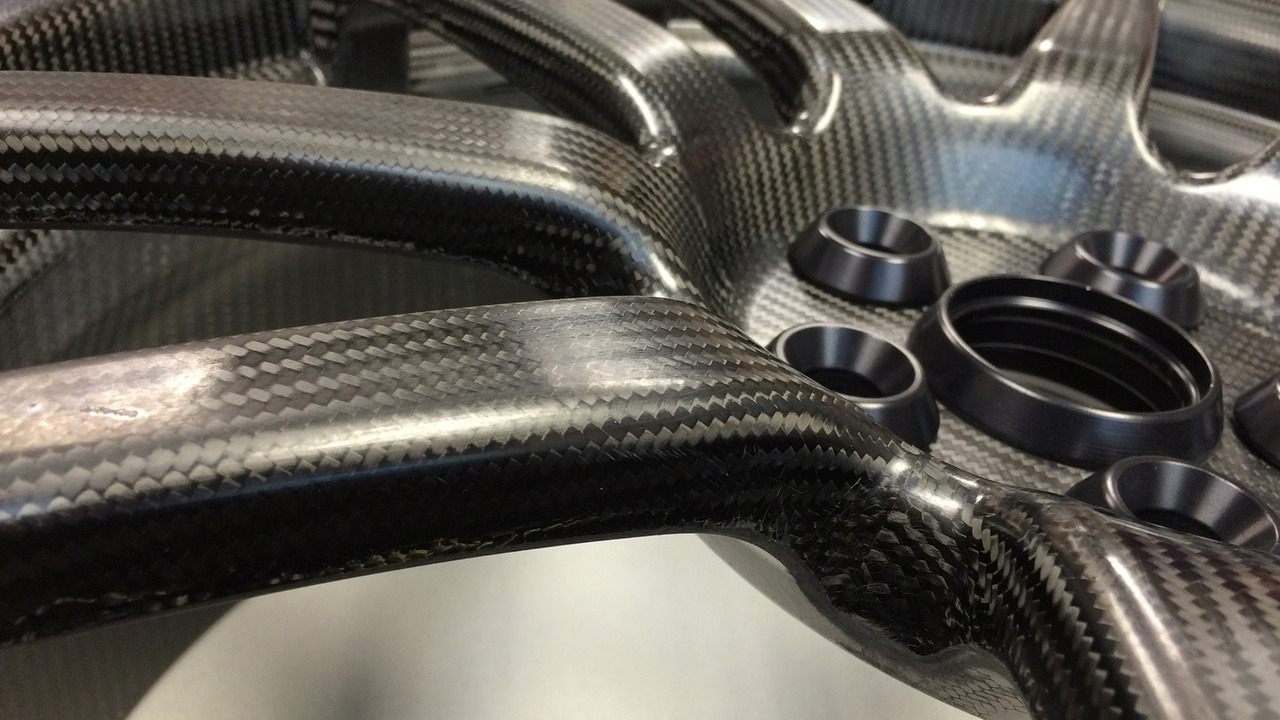El Ford GT podrá contar con llantas de fibra de carbono en opción: 907 gramos más ligeras que las llantas de aluminio 2