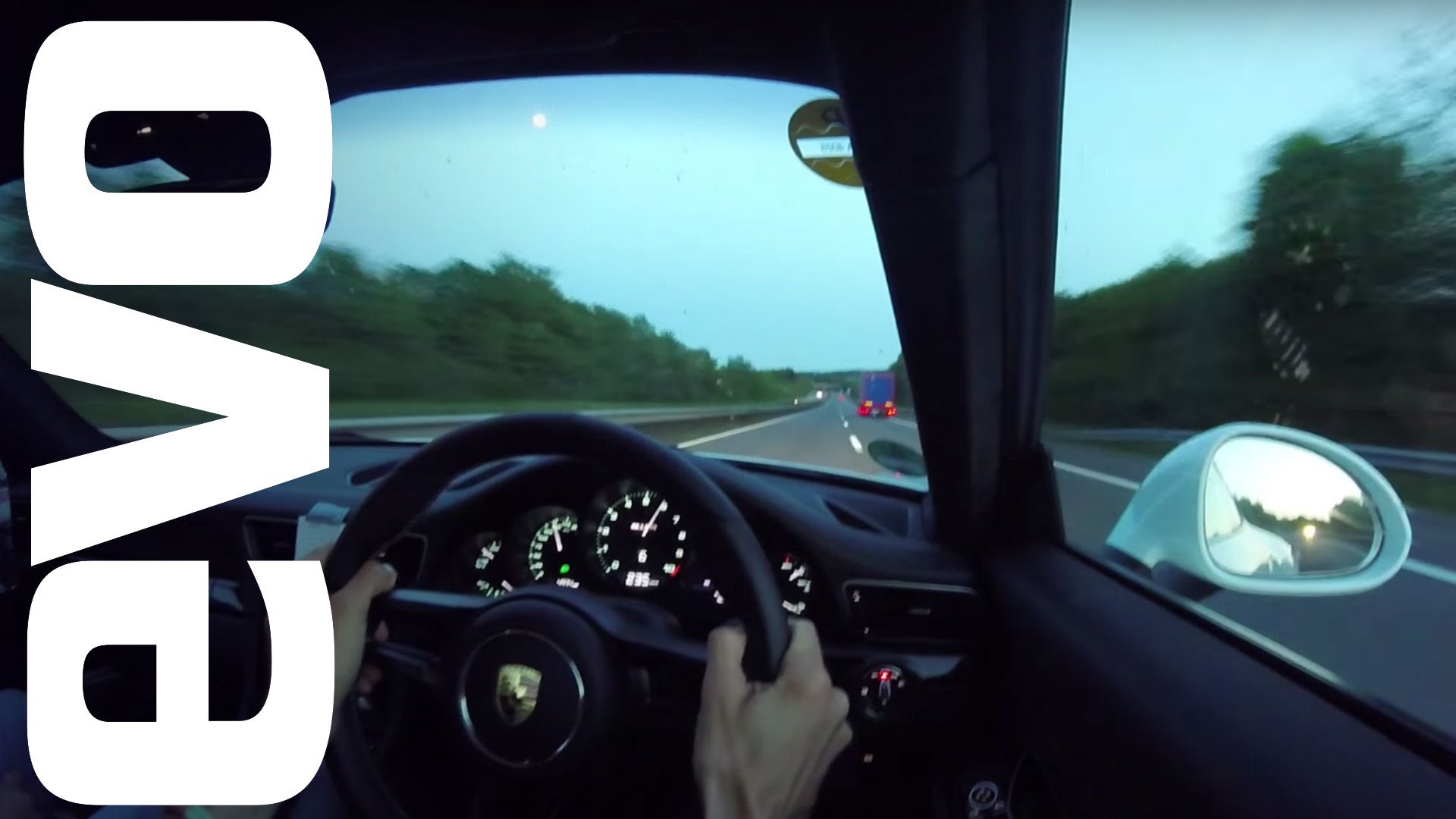 Vídeo: ¿Qué se siente dentro de un Porsche 911 R a más de 300 km/h?