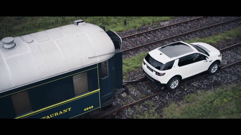 Vídeo: ¿Puede un Land Rover Discovery Sport tirar de un tren de 108 toneladas?