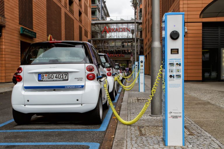Alemania estudia prohibir los coches no eléctricos para el año 2030