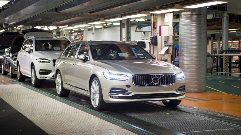 El primer Volvo V90 sale de fábrica