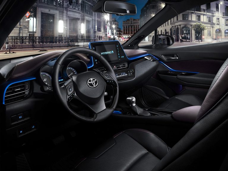 Así es el interior del crossover Toyota C-HR: Una disposición atrevida